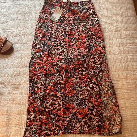 NWT H&M Size Two Blue Floral High Waisted Skirt - Picture 2 of 4
